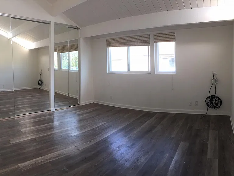 2nd Bedroom Suite with Mirrored Closet Doors