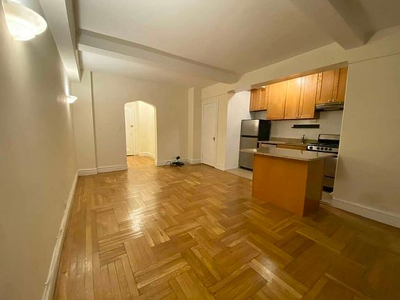 3rd image of 127 W 96th St #6E1