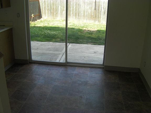 4th image of 2900 SE 38th Ct