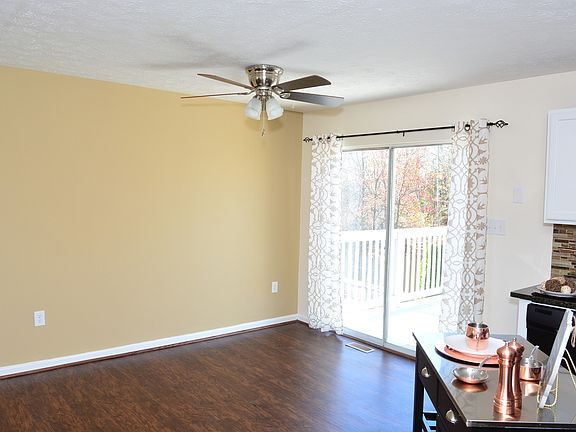 4th image of 22463 Sara Ct
