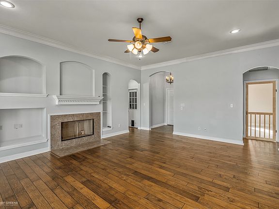 3rd image of 2210 Stockwell Rd