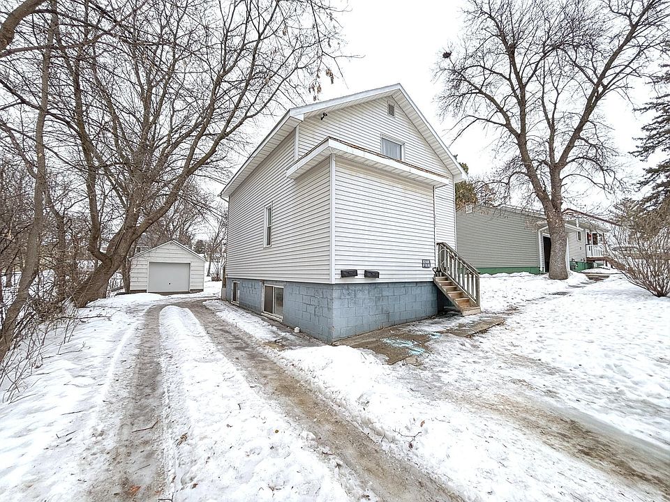 1st image of 822 W Maple Ave