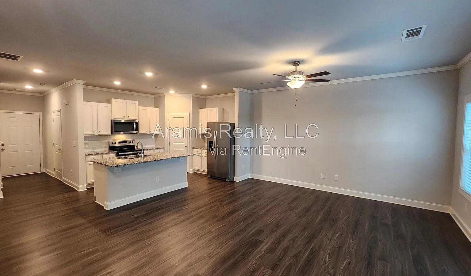 3 bed, 2.5 bath, 1500 sqft, $2,095 — Photo 3