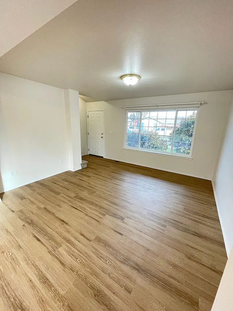 Beautiful Home on Indiana Drive in Ellensburg — Photo 4