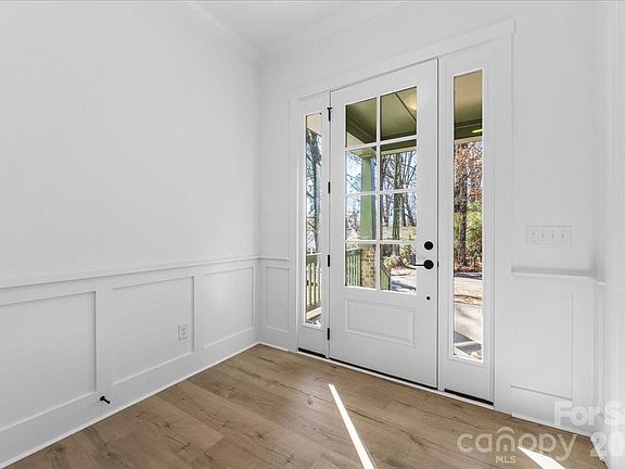 4th image of 1611 Chippendale Rd