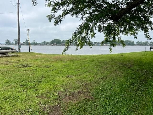 1st image of 304 Lake Shore Dr