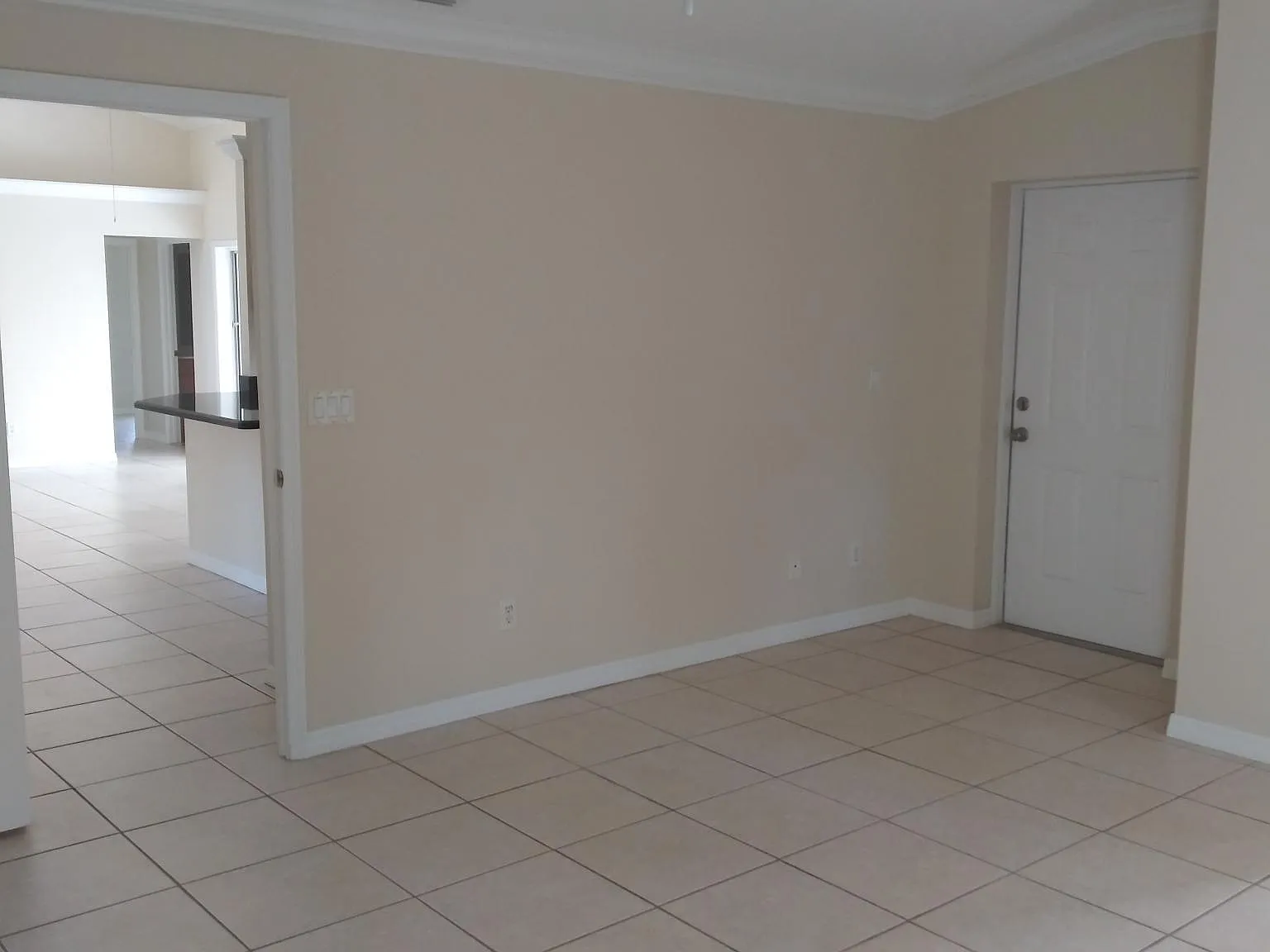 3 bed, 1980 sqft, $2,400 — Photo 4