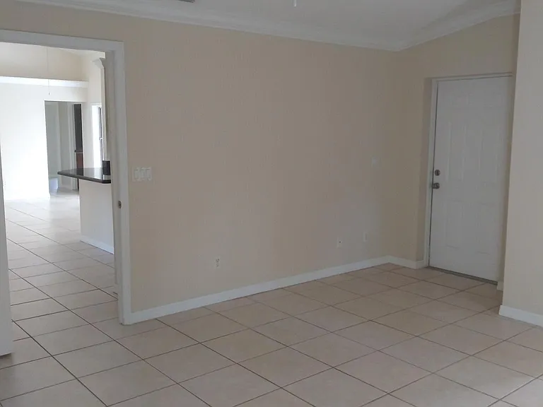 1362 SW Leisure Ln — Photo 4