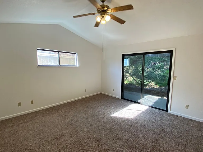 110 Castlemont Dr — Photo 10