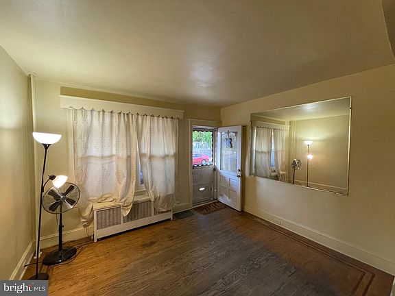 4th image of 5005 Worth St