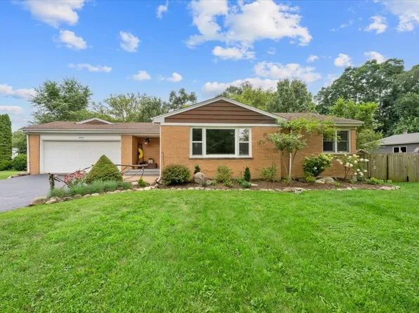4003 McCabe Ave, Crystal Lake, IL 60014
