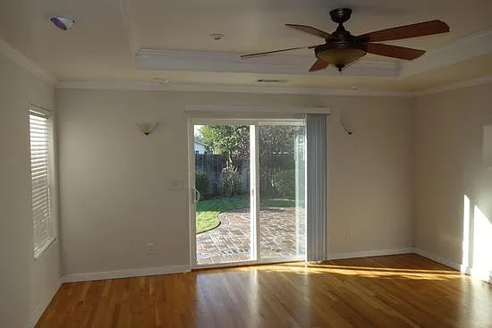 585 Morse Ave — Photo 4