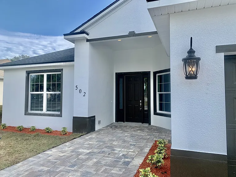 502 Americana Blvd NE — Photo 3