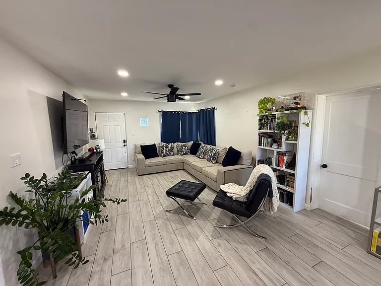1220 W Missouri Ave — Photo 4
