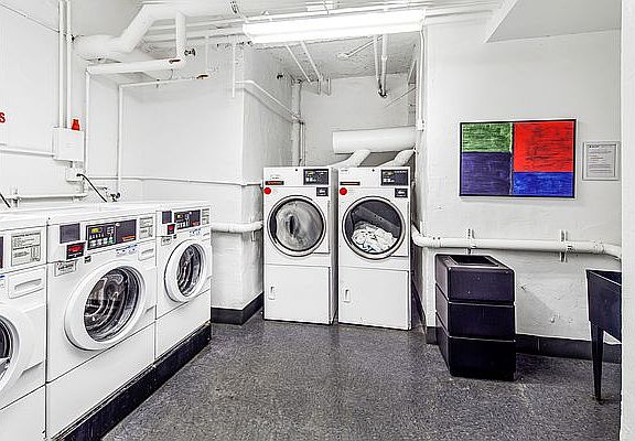 5th image of 4242 80th St APT 5Y