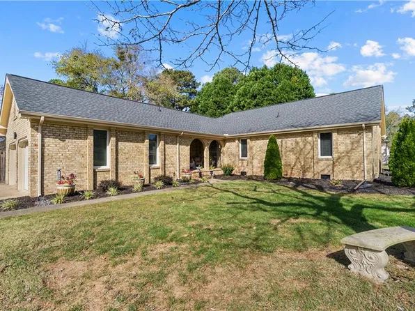 1089 Blue Castle Ct, Virginia Beach, VA 23454