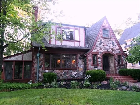 38 Hanover Rd, Pleasant Ridge, MI 48069