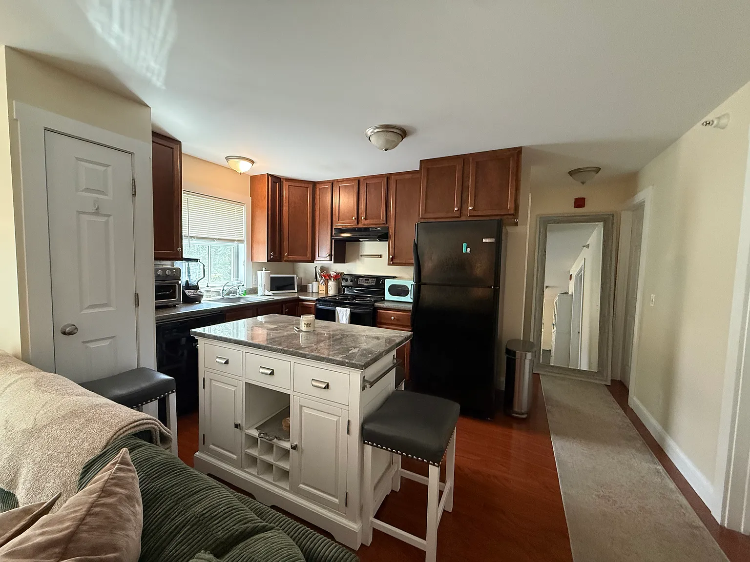 2 bed, 1100 sqft, $2,295 — Photo 3