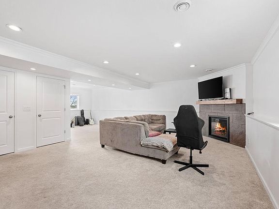 5th image of 527 Pond View Dr SE