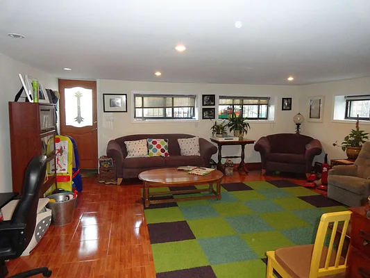 Rented by Halvatzis Realty | media 23