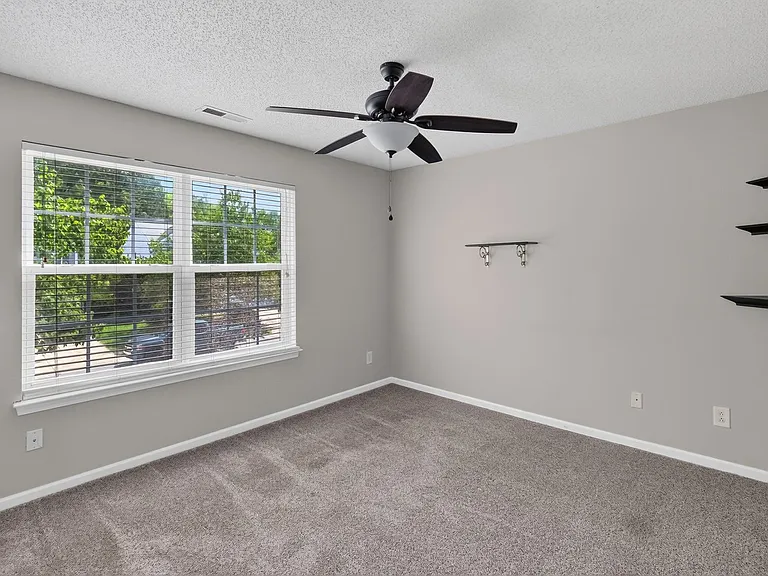 10745 Glenluce Ave — Photo 20