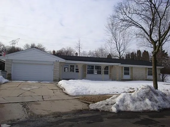 6010 N 98th Ct photo 1