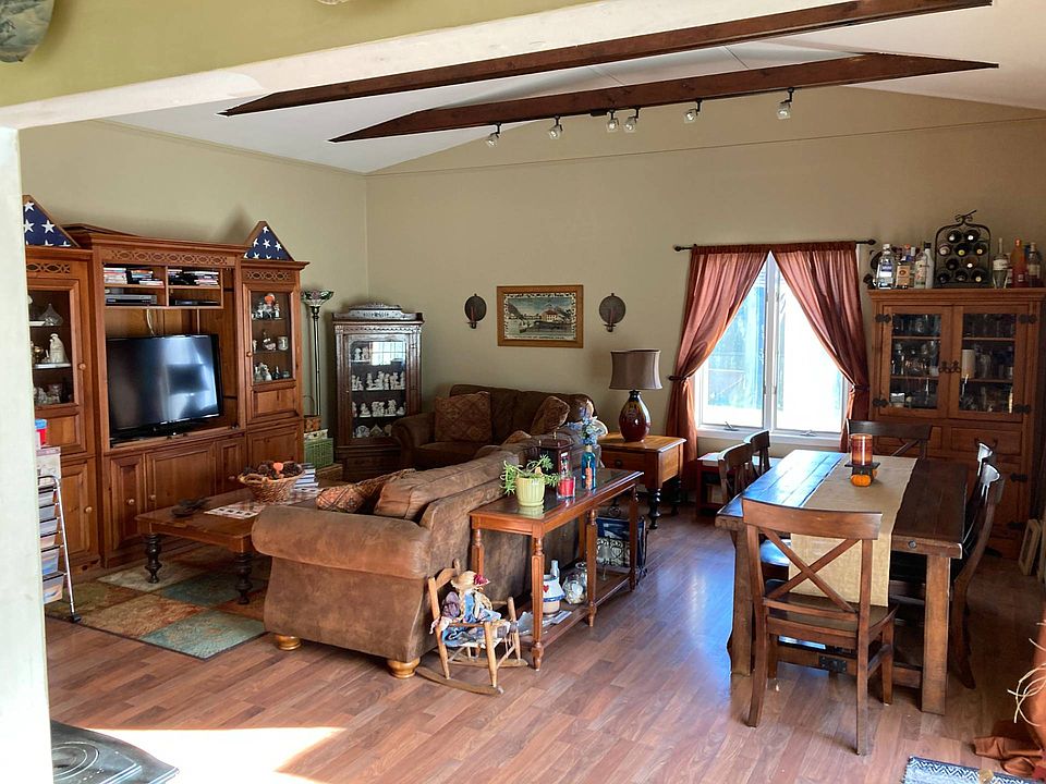 1st image of 6 Wisteria Ln