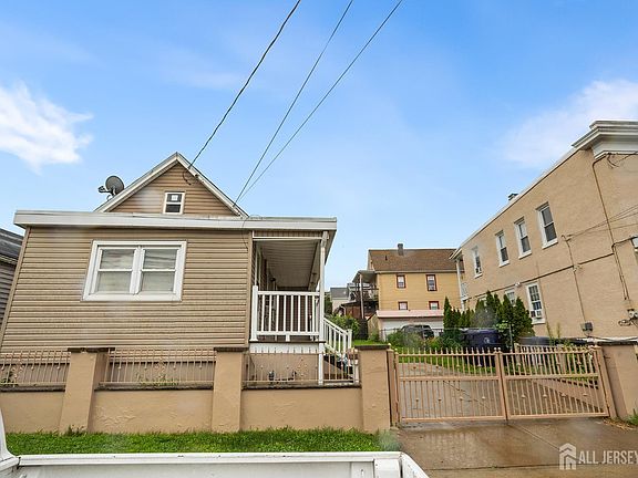 4th image of 639 Johnstone St