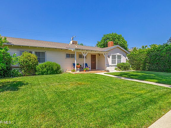 3rd image of 22435 Saticoy St