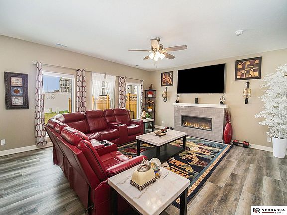 5th image of 2614 W B St