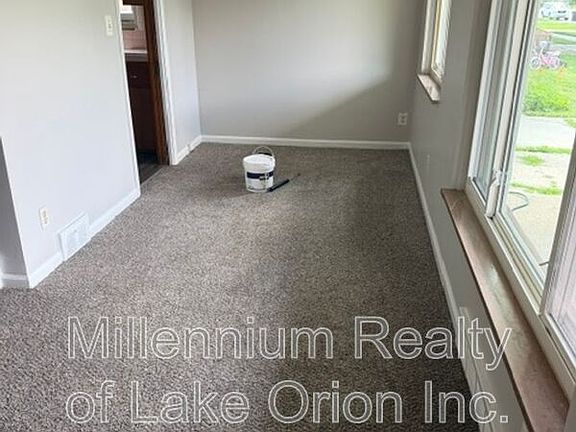 3rd image of 19286 Lahser Rd