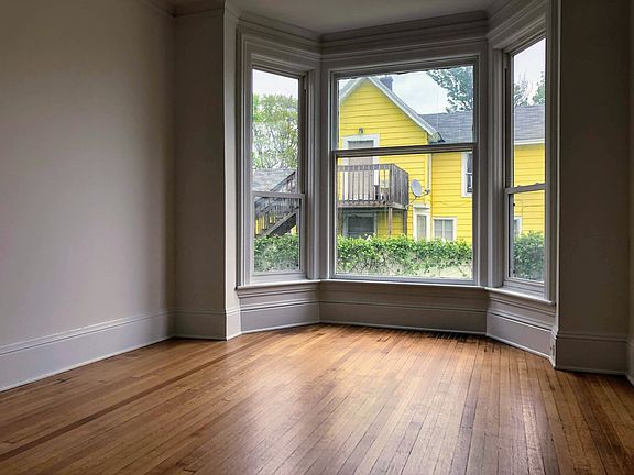 4th image of 502 Livingston Ave NE #103