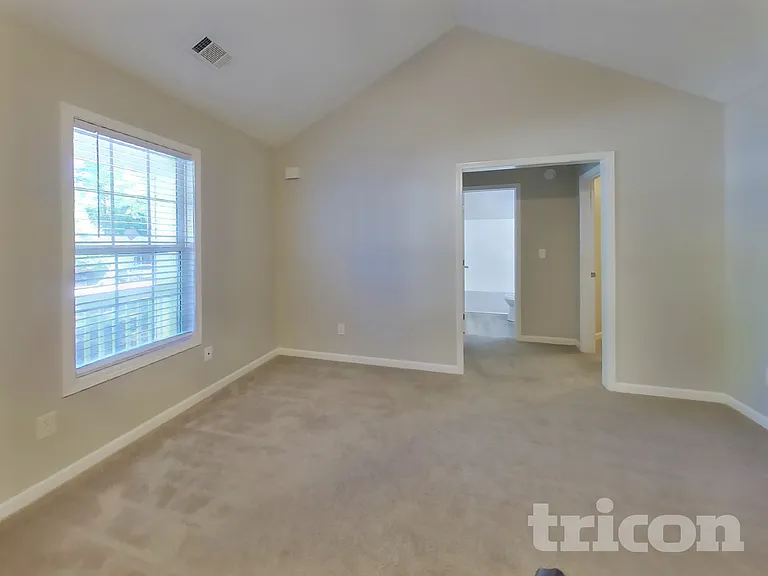 410 Red Oak Ct — Photo 3