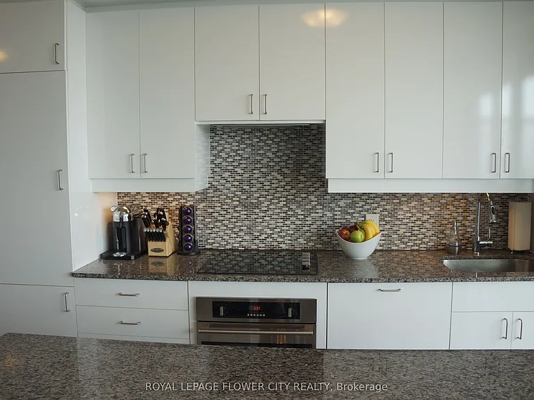 426 University Ave #4007 — Photo 8