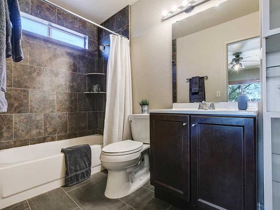 4th image of 930 W Hermosa Dr