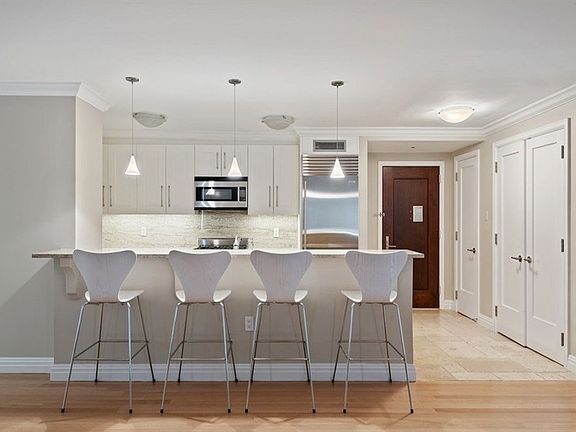 3rd image of 30 W 63rd St APT 27STU