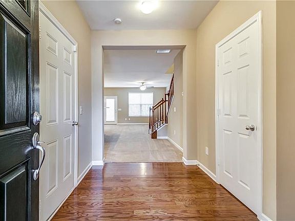 5th image of 3285 Fernview Dr