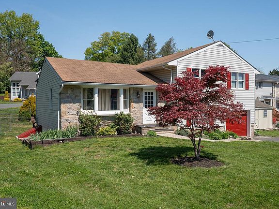 4th image of 233 Poplar St