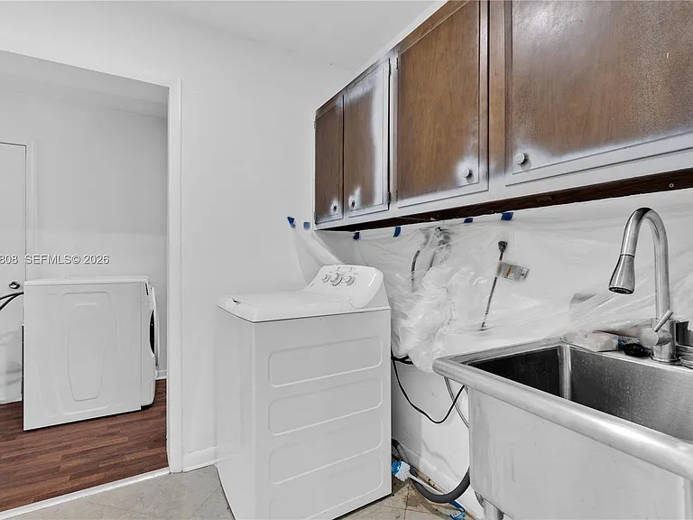 1418 NE 57th Ct — Photo 32