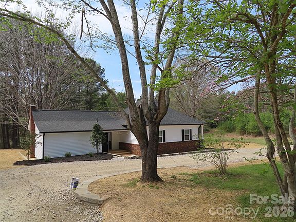 4th image of 3095 Hillcrest Rd
