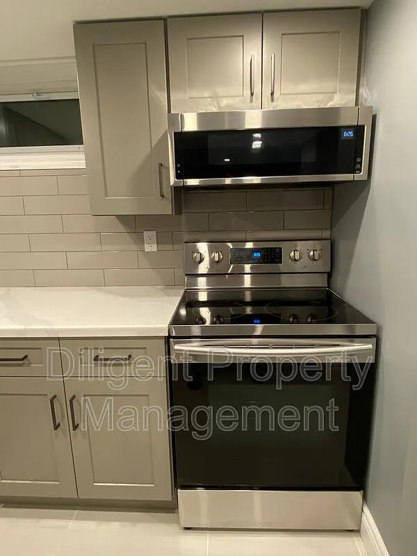 2 bed, 1.0 bath, $1,850 — Photo 4