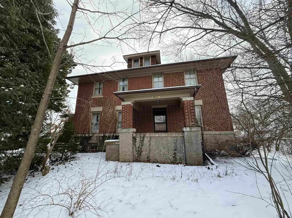 1629 W Harrison St, Freeport, IL 61032