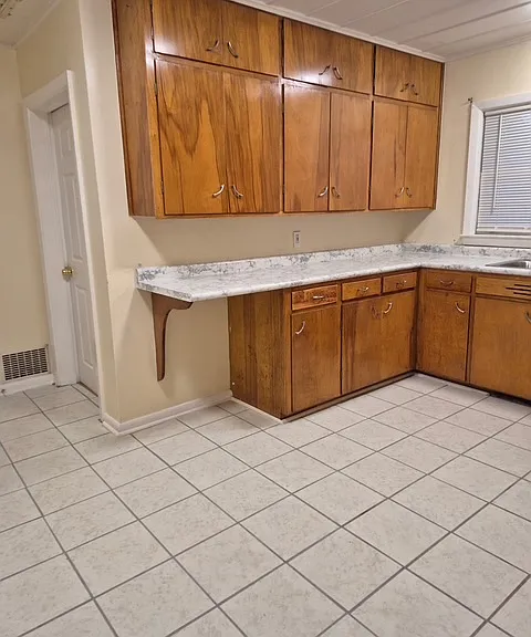 606 Hill St — Photo 4