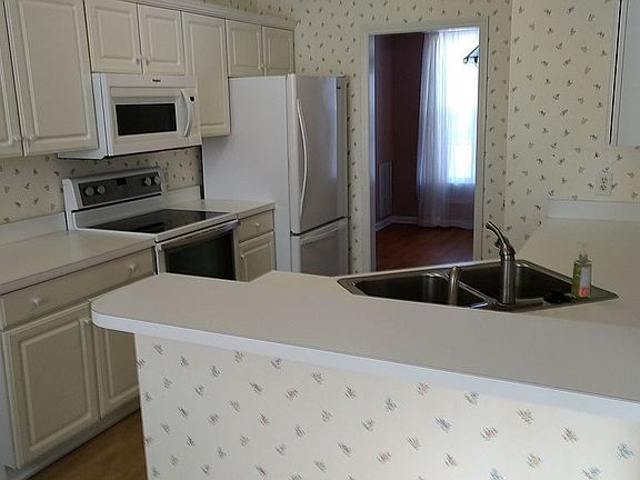 3rd image of 650 Chowning Pl