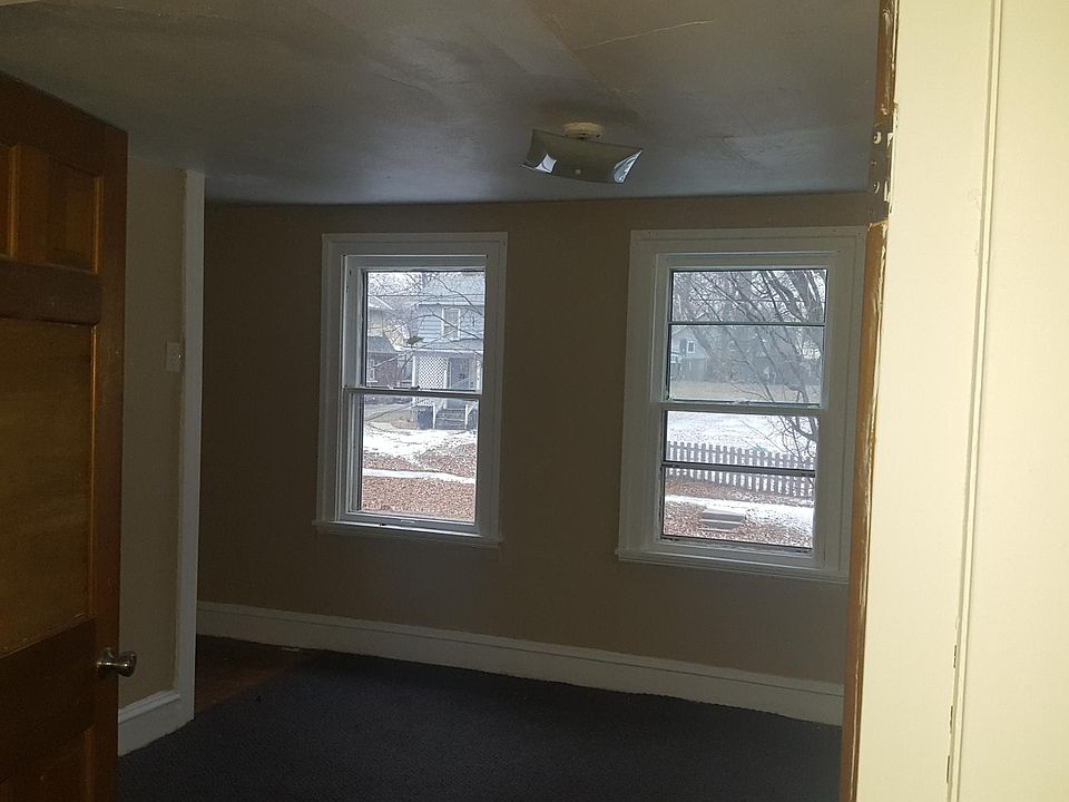 2nd image of 2-959 Grant Ave #2