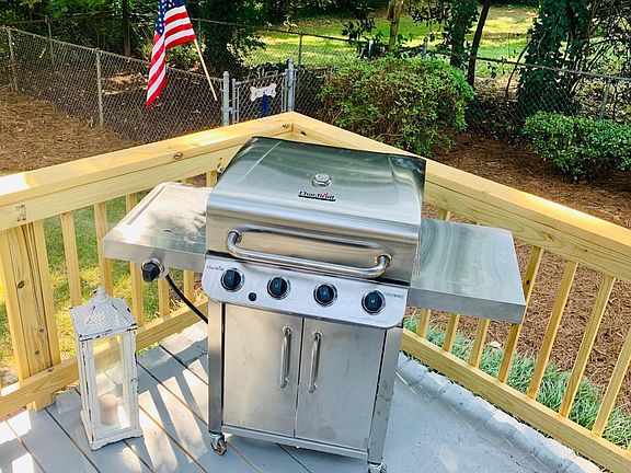 bbq area off of screened porch / view of dog run