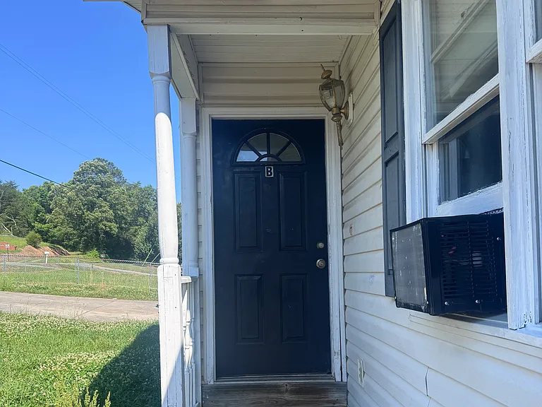 563 Hendrix Rd — Photo 3