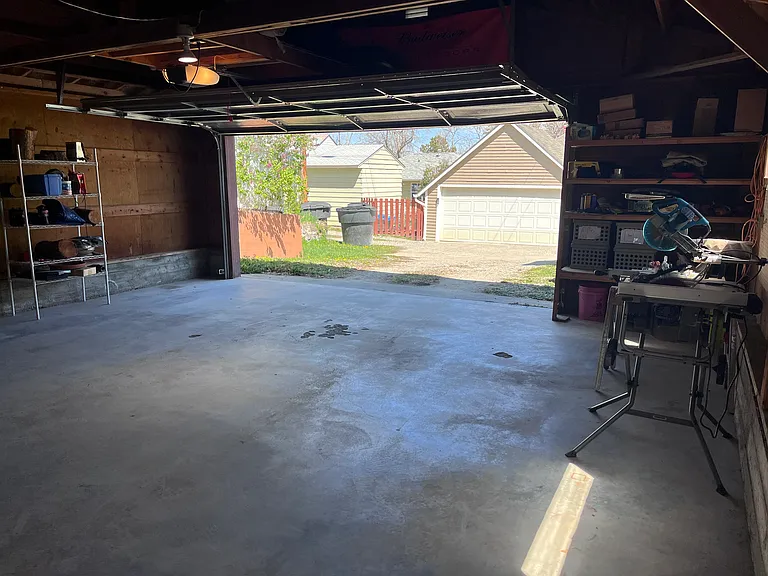 814 Stuart St — Photo 37