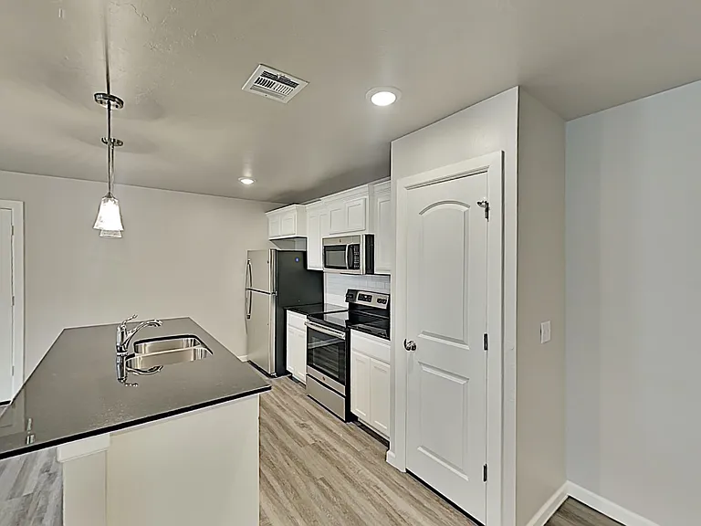 11204 Howard Dr — Photo 9