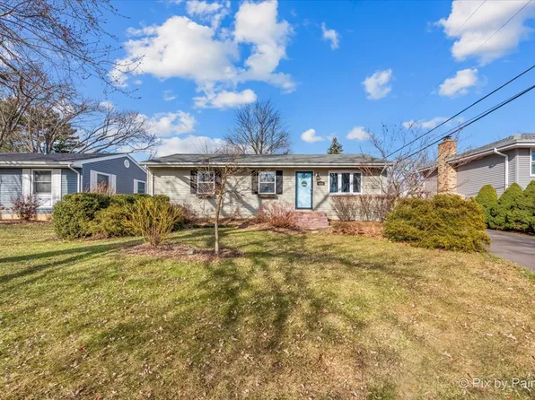 515 Cheyenne Dr, Lake In The Hills, IL 60156